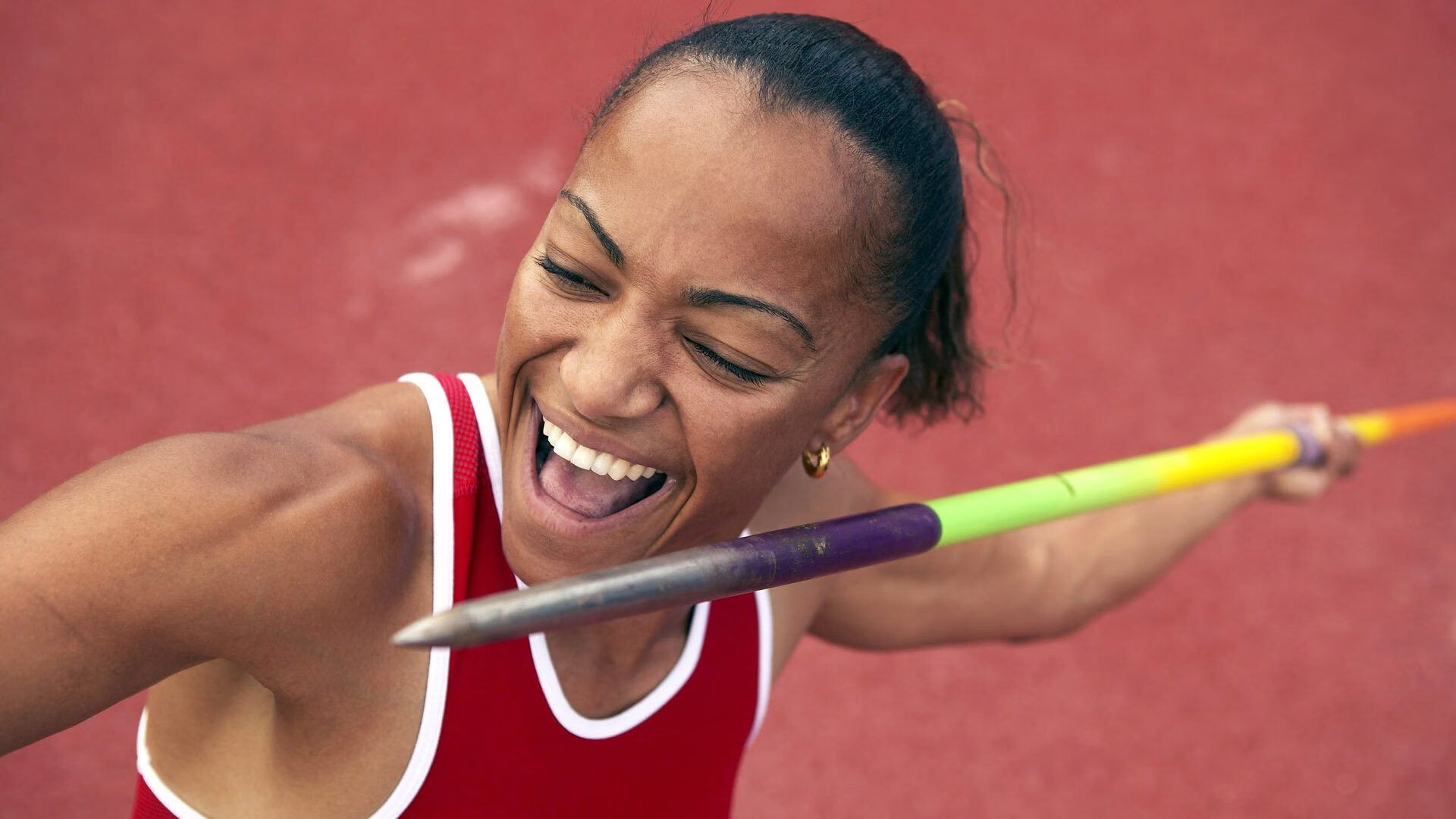 战术调整引发热议!,阿扎伦卡在中国队比赛中最后时刻胜出观众掌声雷动